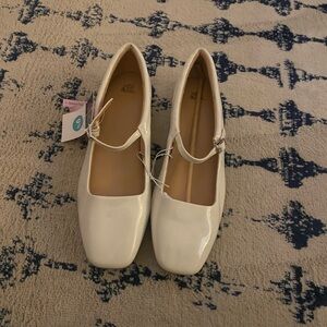 ~Wild Fable Cream/White Ballet Flats